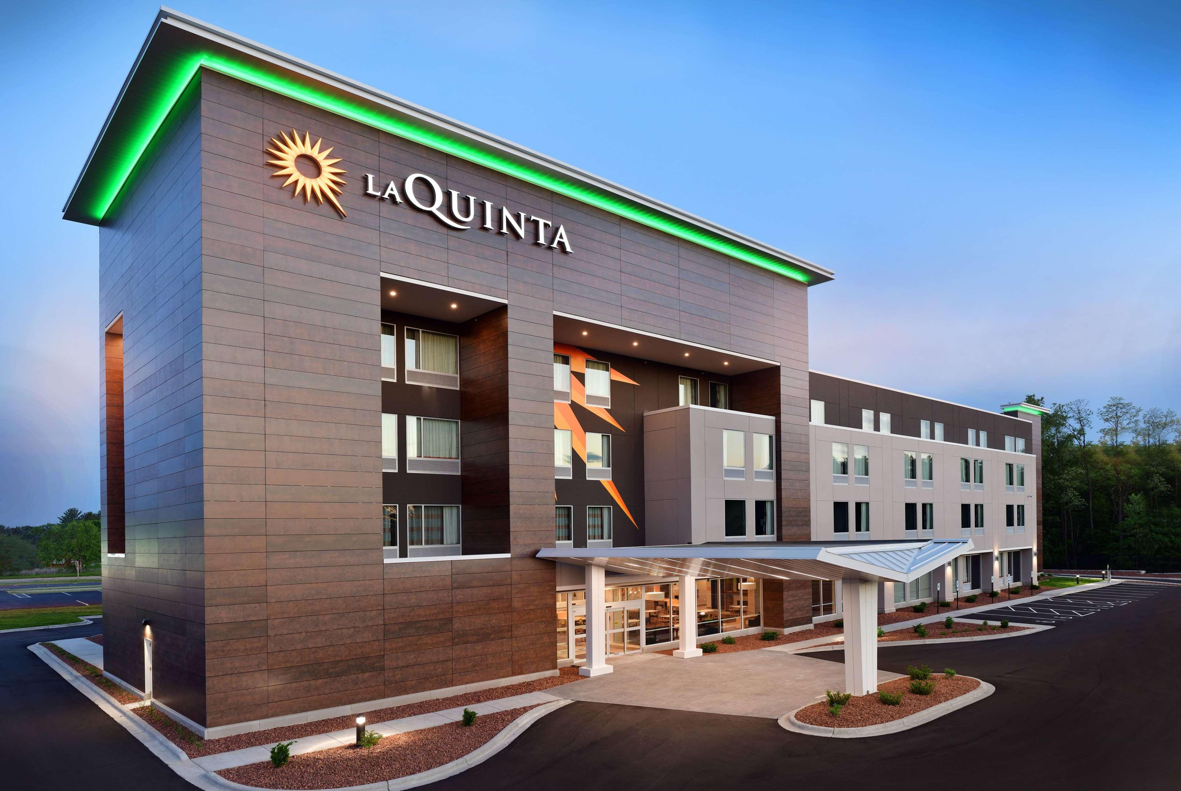 La Quinta Inn & Suites By Wyndham Wisconsin Dells- Lake Delton Exterior photo